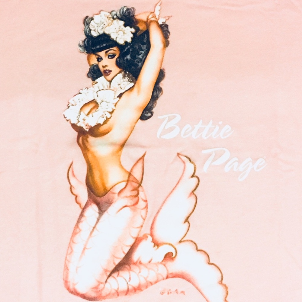 NWOT🦄 RARE! 🦄 Bettie Page Pin Up Rockabilly  Tee
